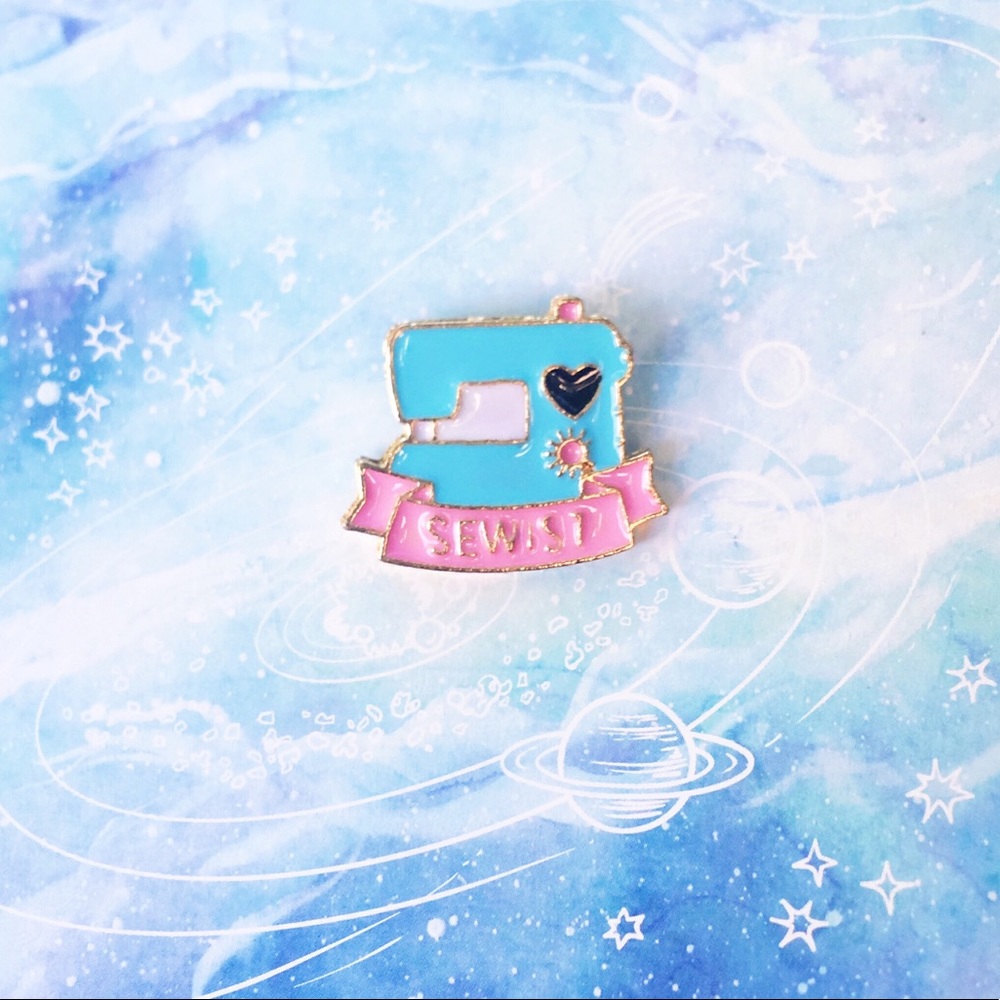 ✨ Sewing Machine Pin ✨